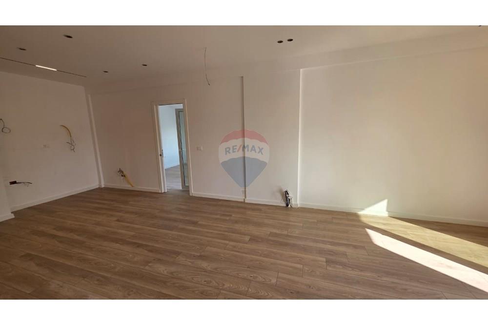 Appartement 2+1+2 à vendre lungomare, Vlorë