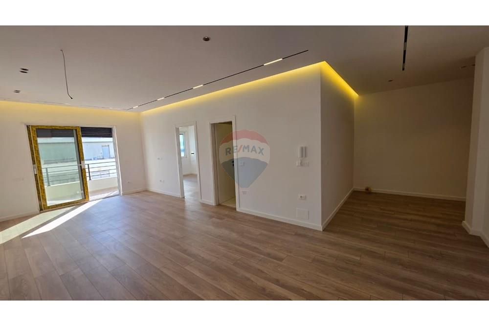 Appartement 2+1+2 à vendre lungomare, Vlorë