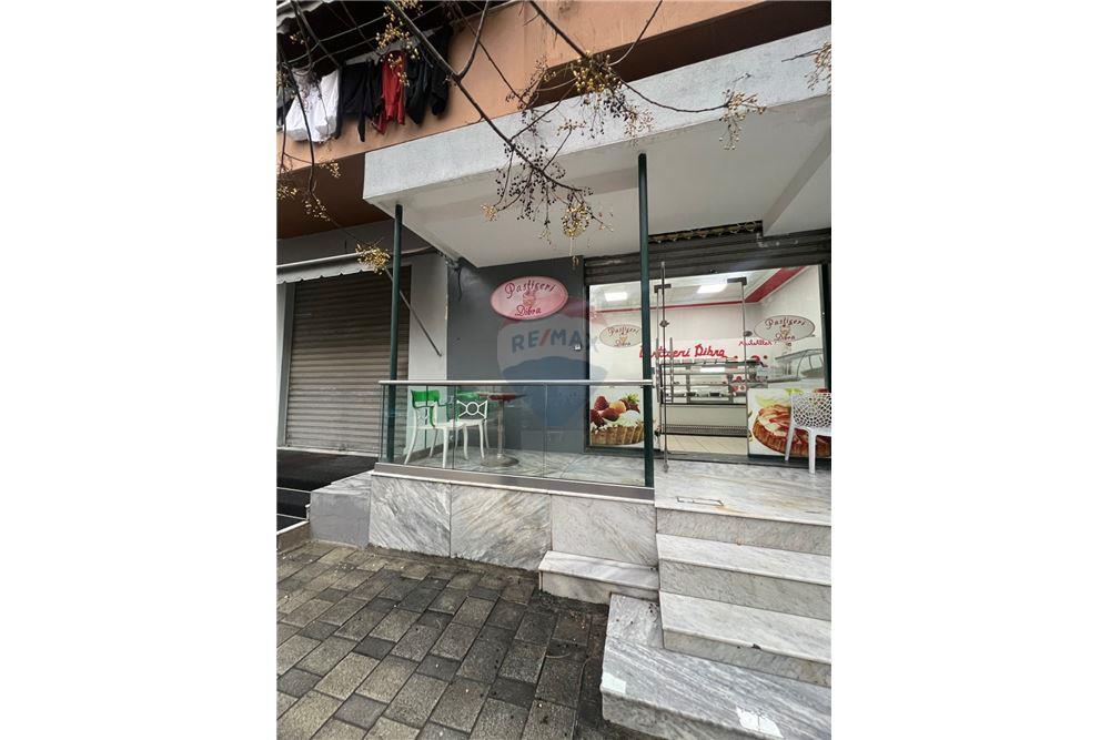 Boutique à vendre dans le quartier isa boletini, Vlorë opportunité d'investissement exceptionnelle