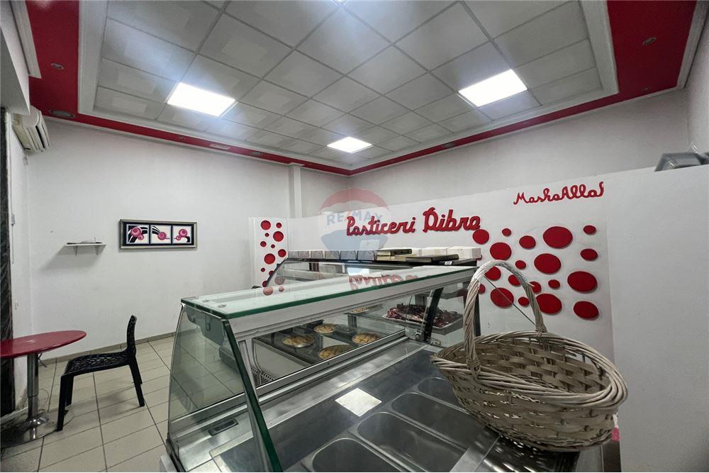 Boutique à vendre dans le quartier isa boletini, Vlorë opportunité d'investissement exceptionnelle