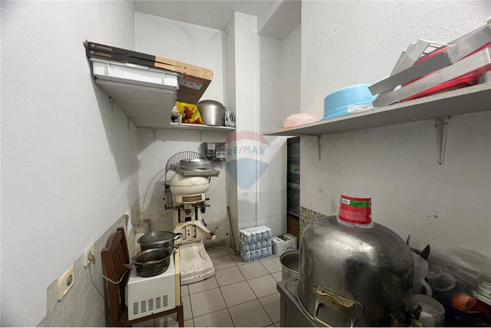 Boutique à vendre dans le quartier isa boletini, Vlorë opportunité d'investissement exceptionnelle