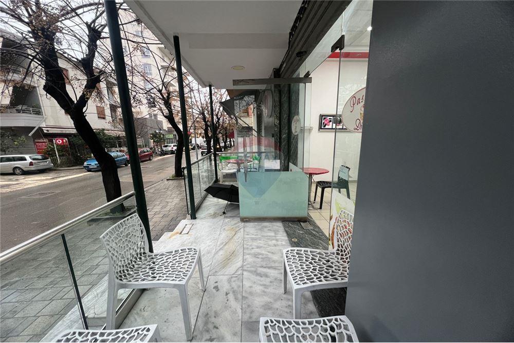 Boutique à vendre dans le quartier isa boletini, Vlorë opportunité d'investissement exceptionnelle