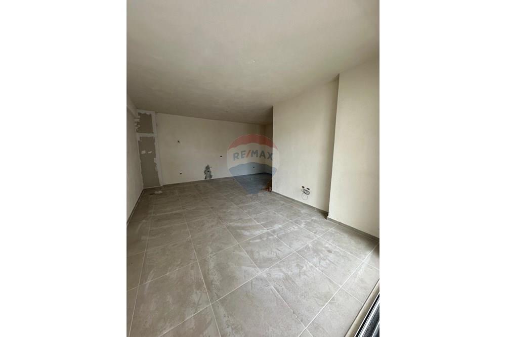 Offriamo in vendita un appartamento 2+1 con una superficie di 96,8 metri quadrati lordo e 81 metri quadrati netto.