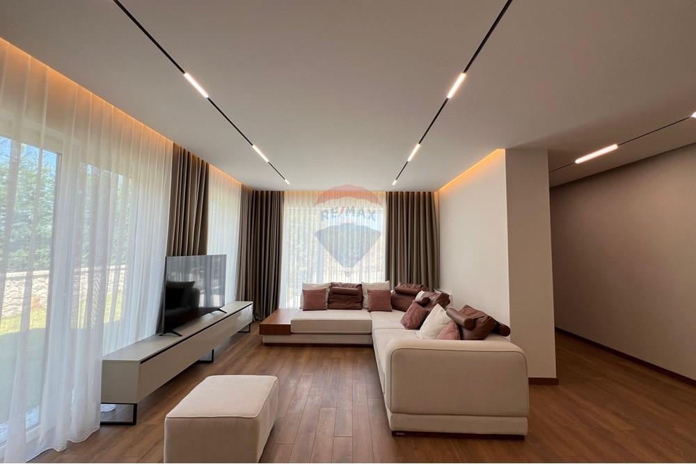 Villa angehörig im forest residence Liqeni i Thatë, Tirana