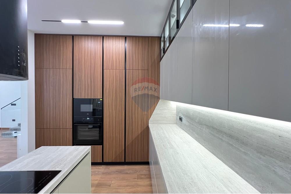 Villa angehörig im forest residence Liqeni i Thatë, Tirana
