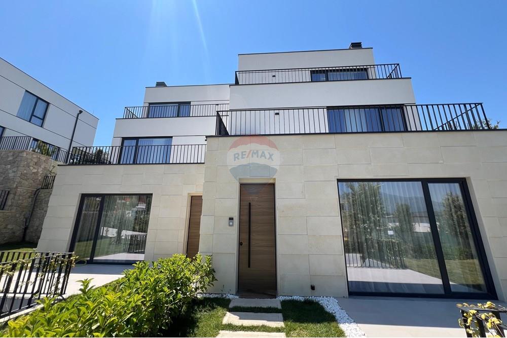Villa angehörig im forest residence Liqeni i Thatë, Tirana