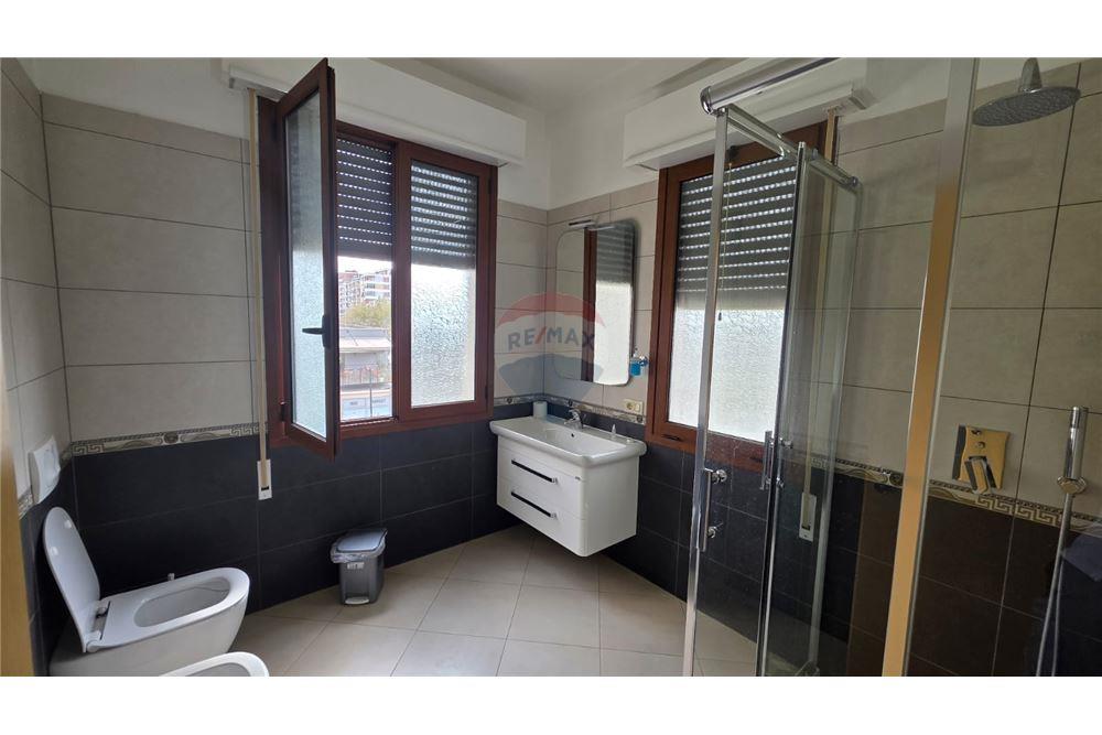 Villa di 3 piani in vendita in via transballkanike, Vlorë (8)