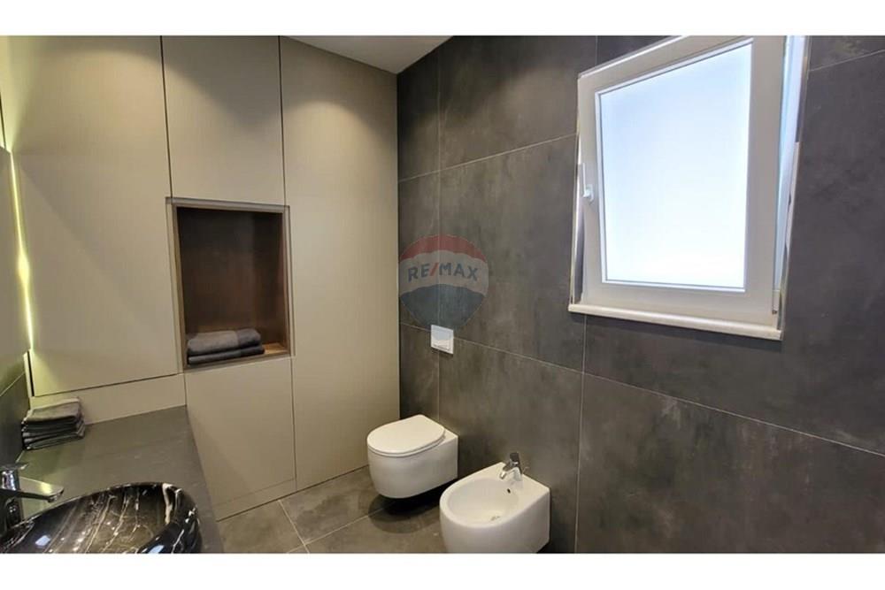 Villa adosada, lujo en venta en residencia elisium, cerca de teg!