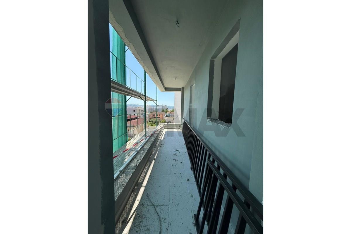 Apartamento à venda 2+1+2 perto do círculo ulliri, kamëz