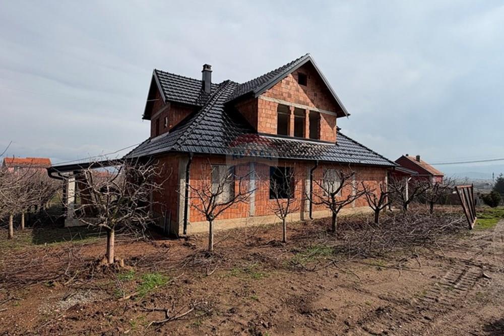 Casa com fazenda funcional à venda em bregu i zi, Lipjan!