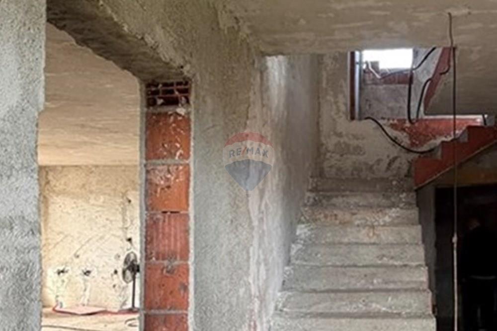 Casa com fazenda funcional à venda em bregu i zi, Lipjan! (2)