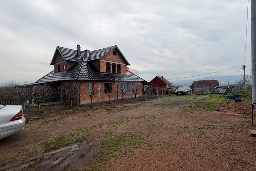 Casa com fazenda funcional à venda em bregu i zi, Lipjan! (6)