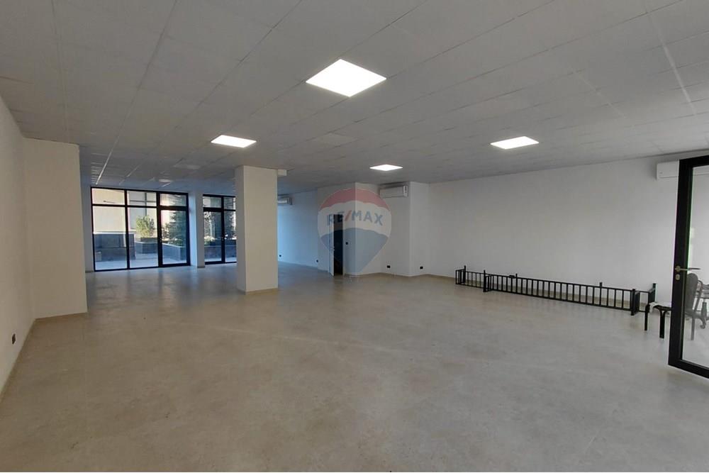 Me qira lokal komercial 136 m² Mati 1, Prishtinë! (4)