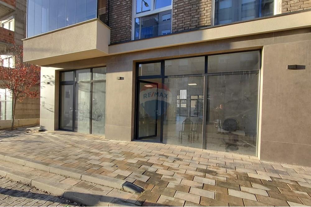 Me qira lokal komercial 136 m² Mati 1, Prishtinë! (6)