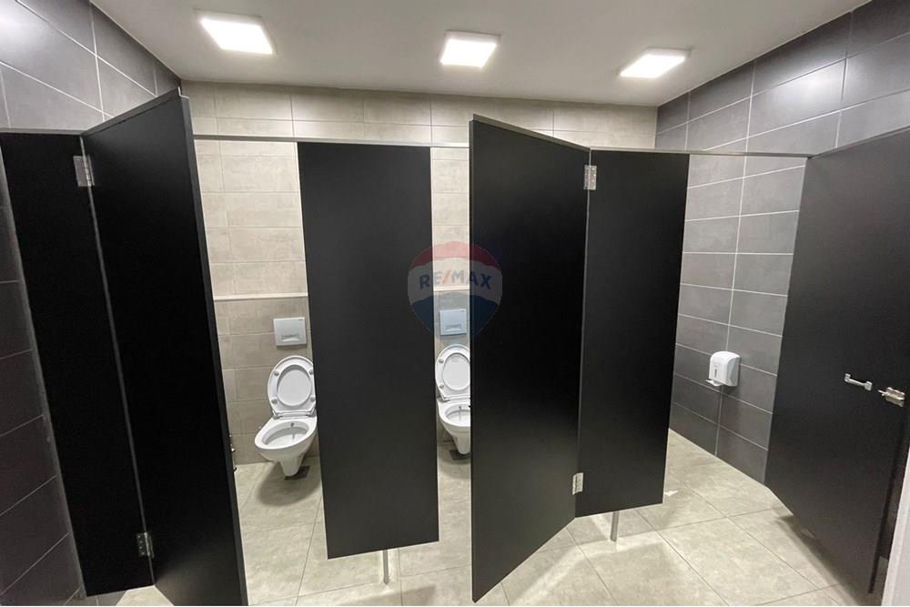 Jepet me qira objekt 1000 m², i cili ofron një ambient të përshtatshëm dhe fleksibël për zhvillimin e biznesit tuaj. (5)
