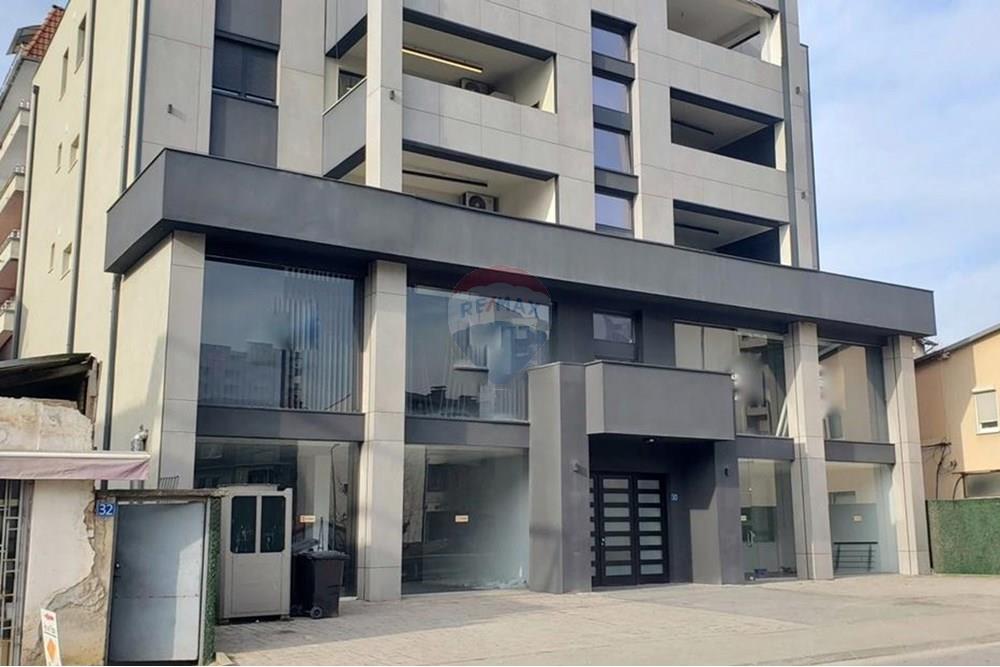Jepet me qira objekt 1000 m², i cili ofron një ambient të përshtatshëm dhe fleksibël për zhvillimin e biznesit tuaj. (6)