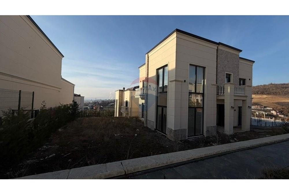 Casa moderna à venda, 365 m², royal green residence, Pristina. (2)
