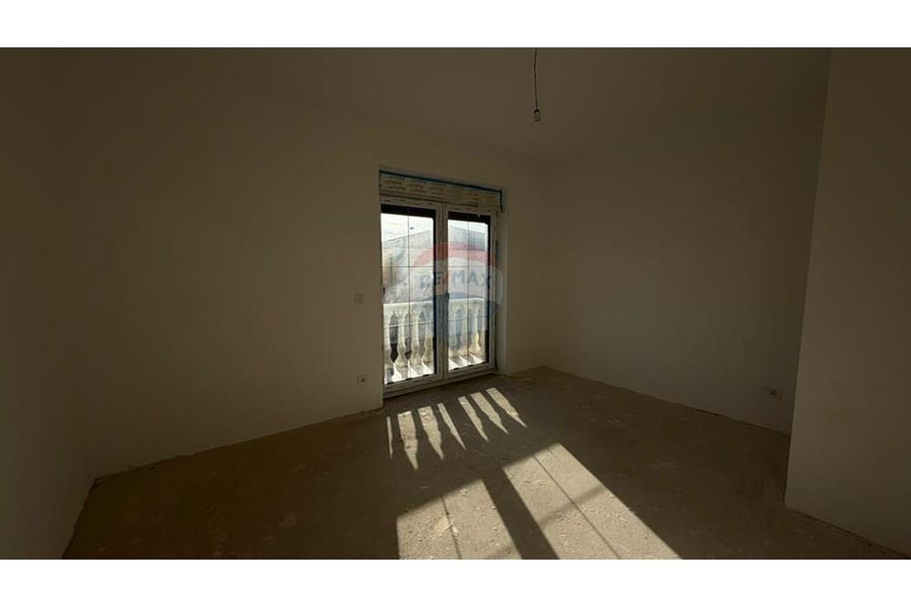Casa moderna à venda, 365 m², royal green residence, Pristina. (6)