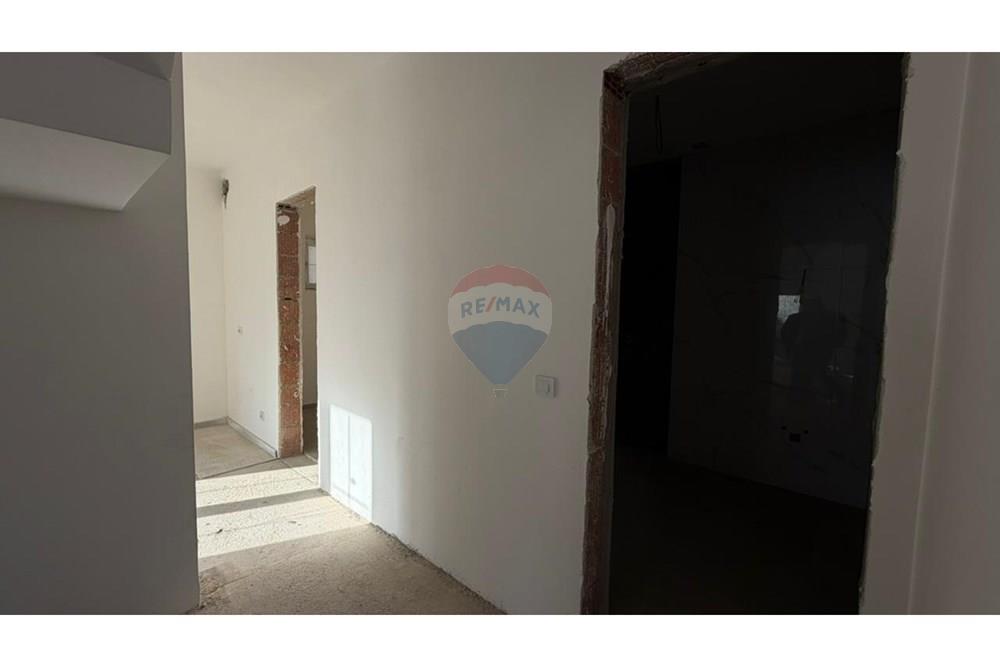 Casa moderna à venda, 365 m², royal green residence, Pristina. (7)