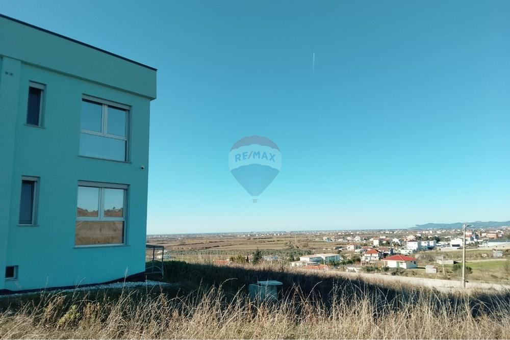 Toka/godina liegt im gebiet der lalzit-bucht. (6)