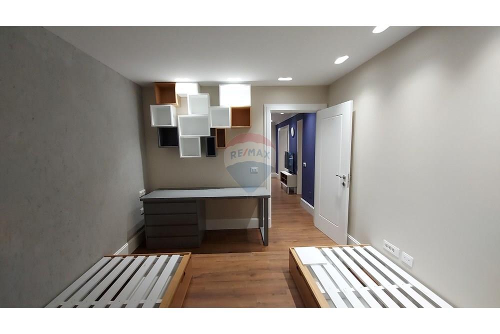 Apartamentos situados na área do antigo Blloku, perto da praça wilson.