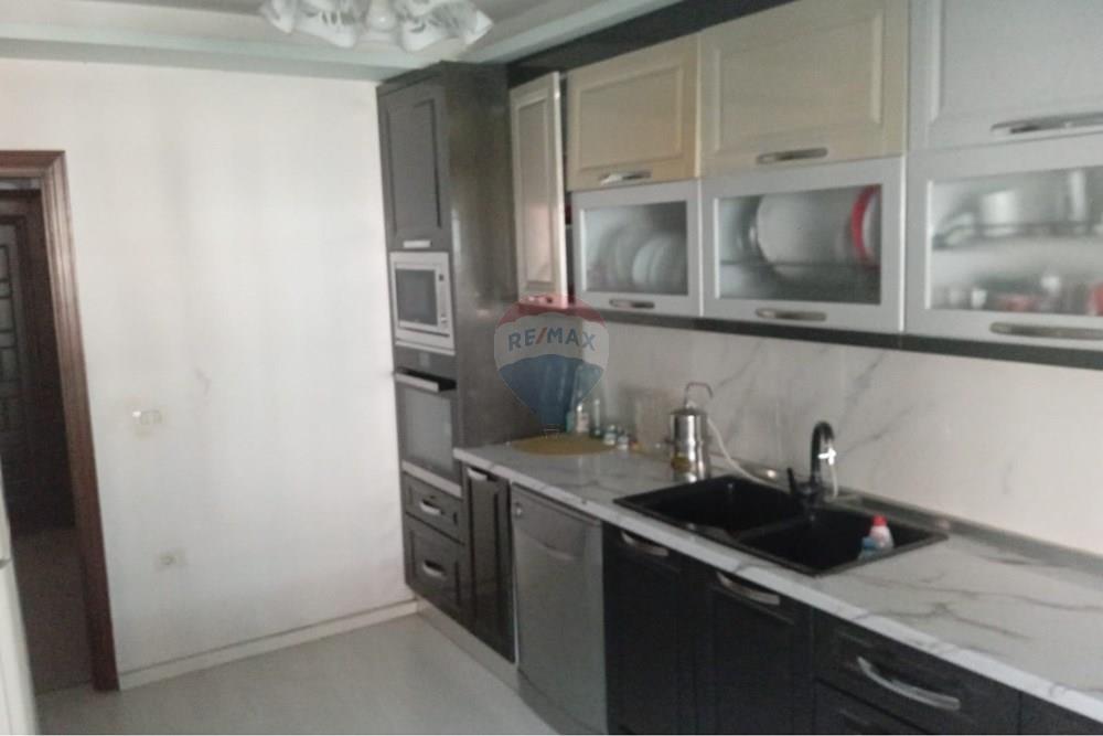 Duplex apartment for sale in the gintash block area, laprakë, in a very favorable position for family living. (4)