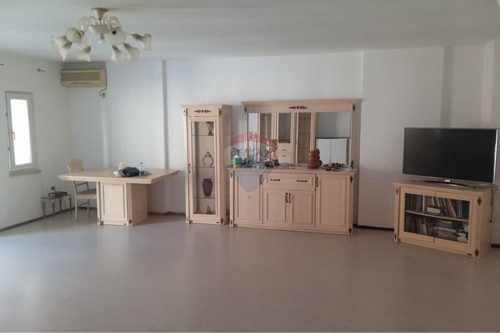 Duplex apartment for sale in the gintash block area, laprakë, in a very favorable position for family living. (5)