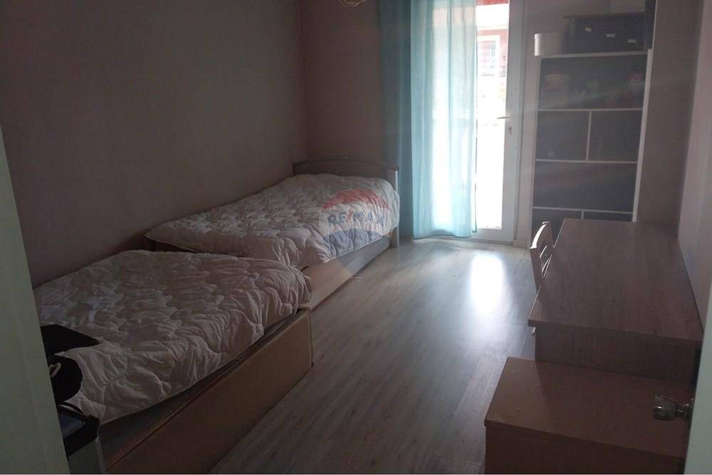 Duplex apartment for sale in the gintash block area, laprakë, in a very favorable position for family living. (8)