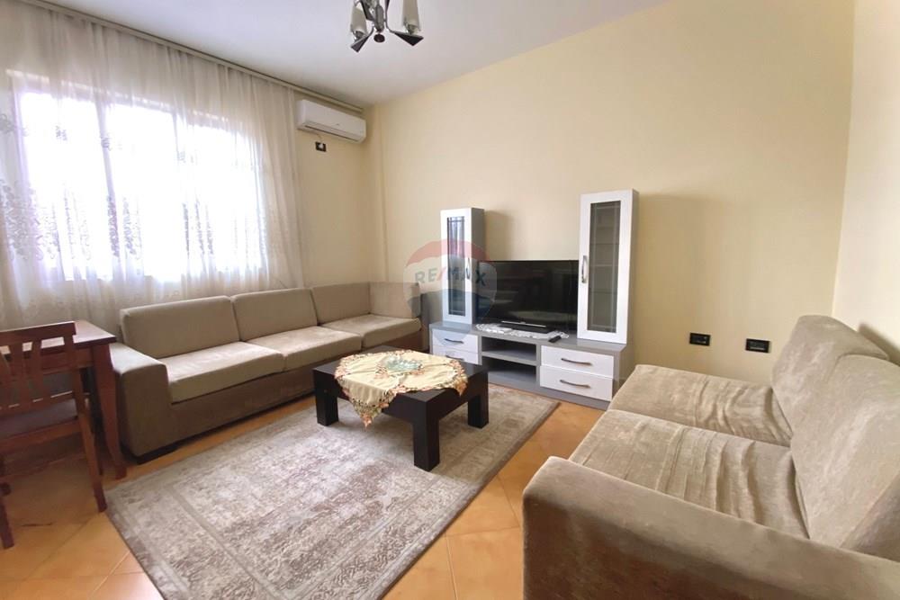 Apartamento 2+1 en alquiler en la calle dritan hoxha, en un edificio construido en 2000, sin ascensor. (2)