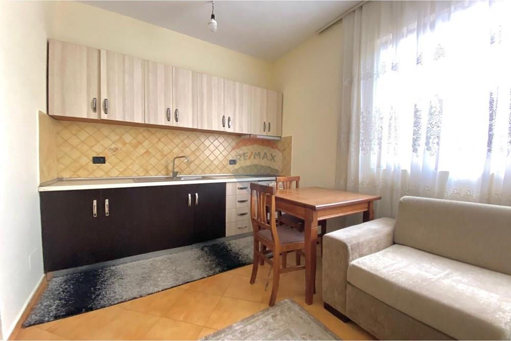 Apartamento 2+1 en alquiler en la calle dritan hoxha, en un edificio construido en 2000, sin ascensor. (3)