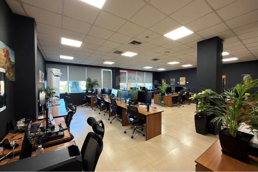 Office located on the second floor of the genius building, opposite the delijorgji complex!