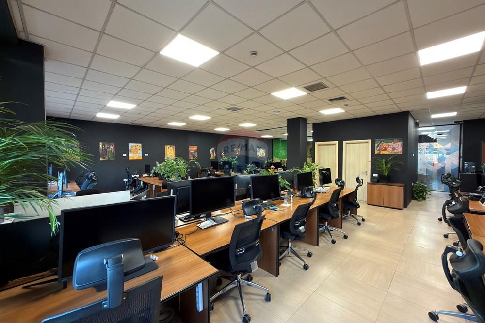 Office located on the second floor of the genius building, opposite the delijorgji complex! (2)
