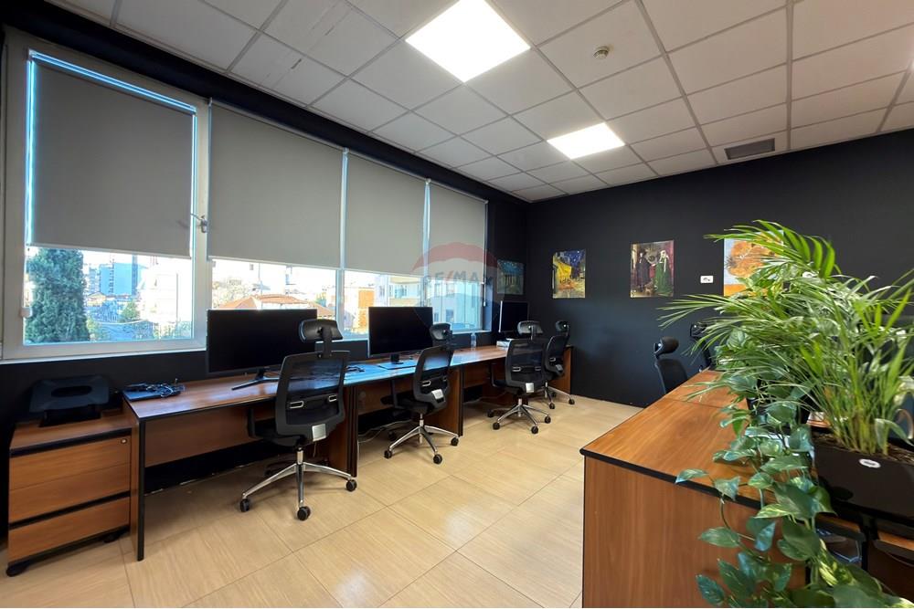 Office located on the second floor of the genius building, opposite the delijorgji complex! (4)