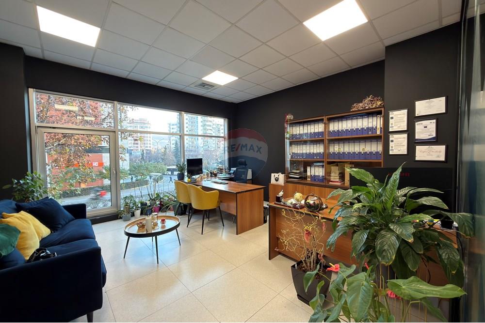 Office located on the second floor of the genius building, opposite the delijorgji complex! (8)