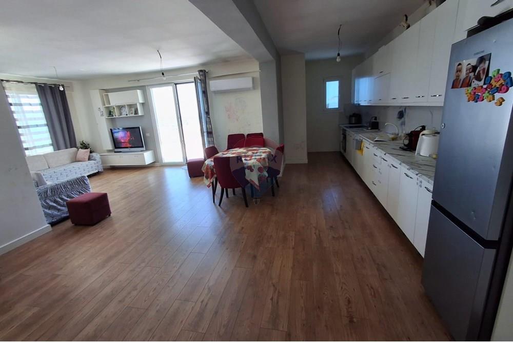 Papafingo ne shitje me verandë panoramike në plazhin e vjetër, Vlorë (7)