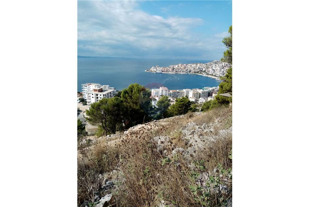 Shitet truall per ndertim ne sarande. (2)