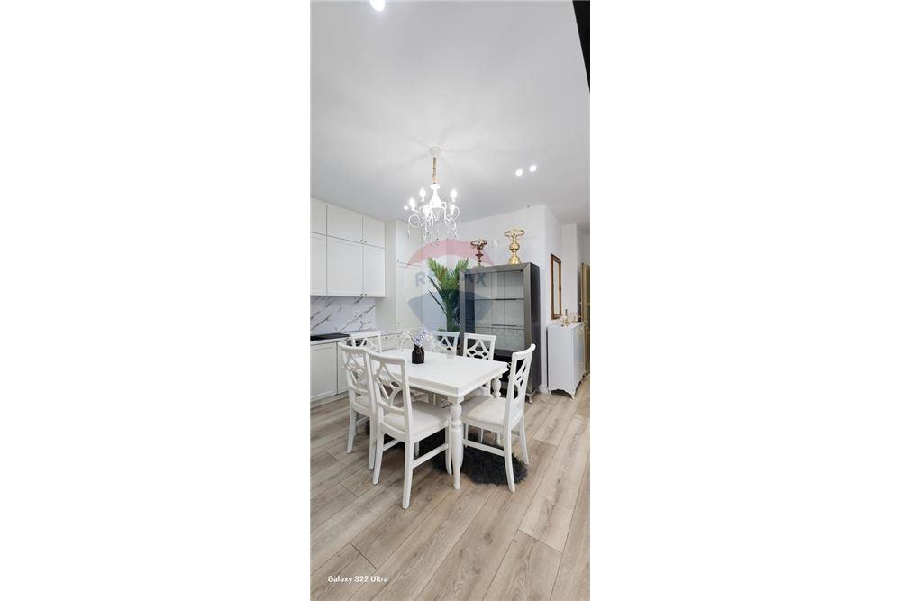 Sjellim ne treg apartament luksoz te tipologjise 2+1+2+verande!