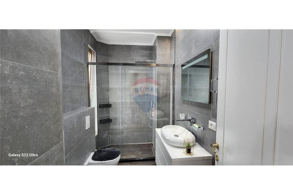 Sjellim ne treg apartament luksoz te tipologjise 2+1+2+verande!