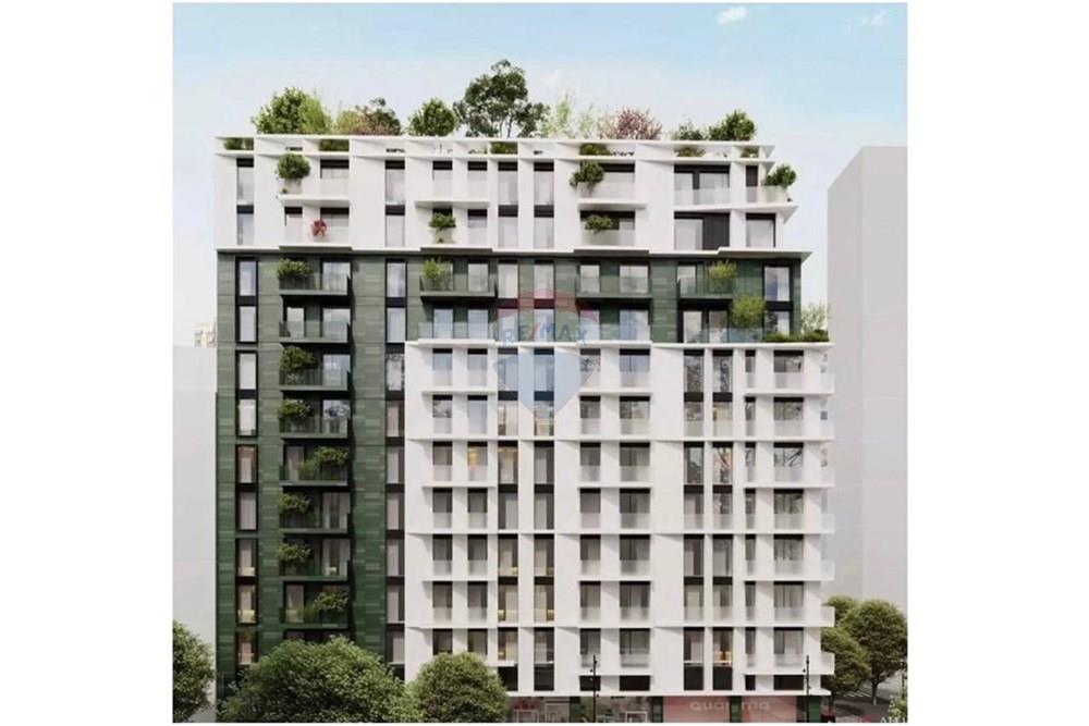 Apartamenti ndodhet tek komuna parisit prane rrethrrotullimit. (2)