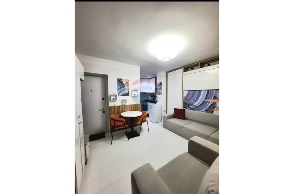 Monolocale con una superficie totale di 34,5 metri quadrati situato ad Ali Demi, a 100 m sopra la scuola kushtrimi lirise Tirana.