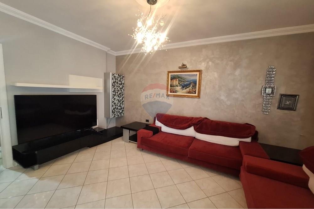 Apartment zum verkauf 2+1+2 + parkplatz an der dritan hoxha straße