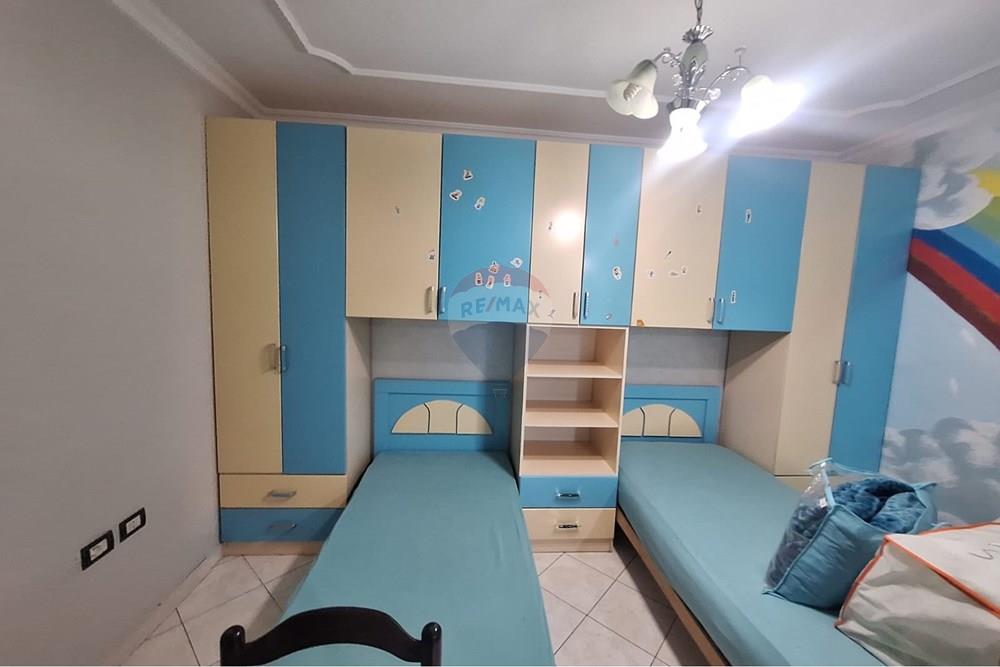Apartment zum verkauf 2+1+2 + parkplatz an der dritan hoxha straße