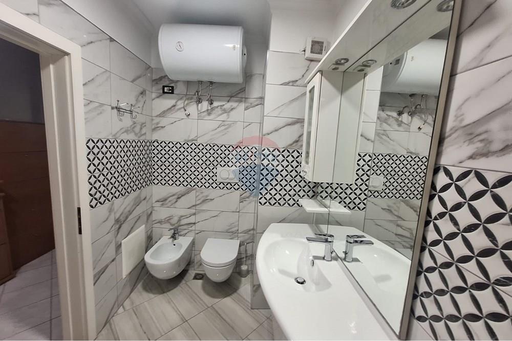 Apartment zum verkauf 2+1+2 + parkplatz an der dritan hoxha straße