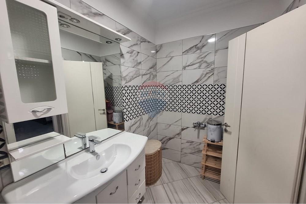 Apartment zum verkauf 2+1+2 + parkplatz an der dritan hoxha straße