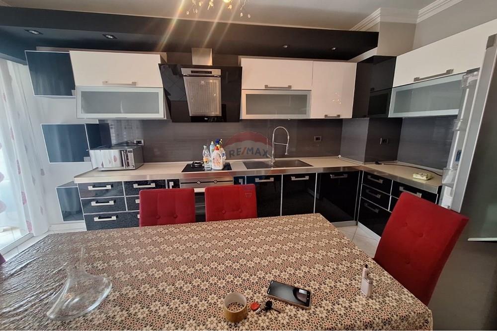 Apartment zum verkauf 2+1+2 + parkplatz an der dritan hoxha straße