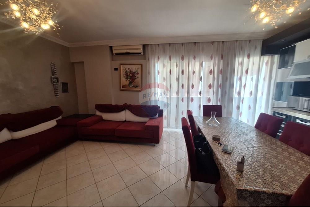 Apartment zum verkauf 2+1+2 + parkplatz an der dritan hoxha straße