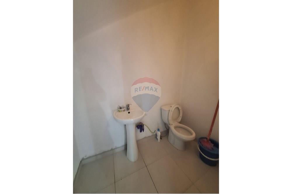 Negozio duplex in vendita a Yzberisht, in via tre deshmoret. (6)