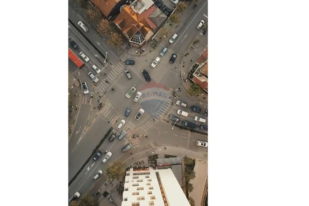 Unité commerciale à vendre à l'intersection de la farmacia 10