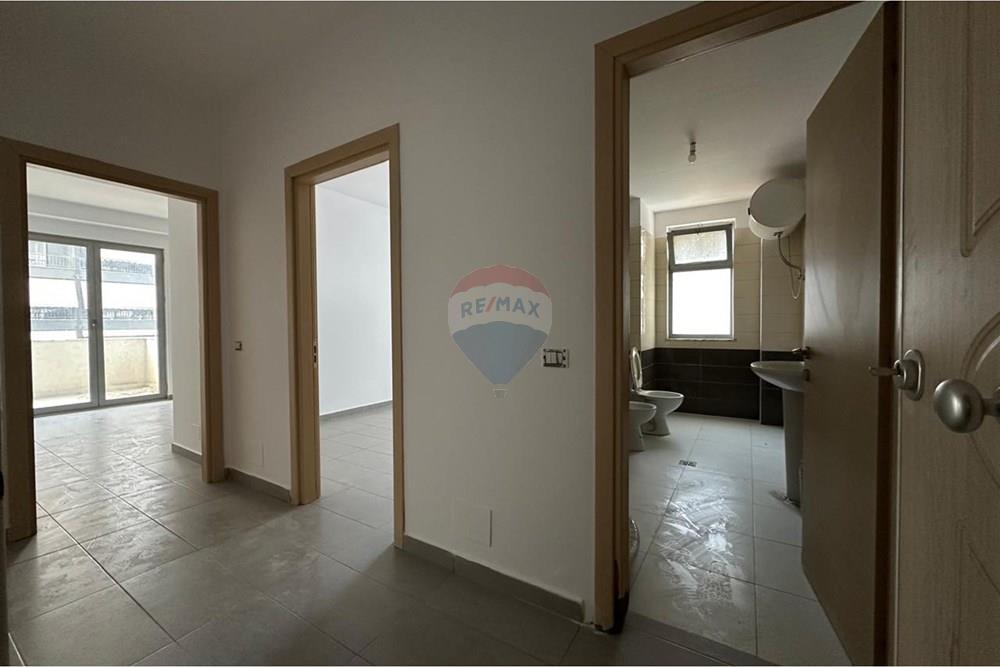 Na zona do kinostudio, oferecemos um apartamento à venda de tipologia 2+1.