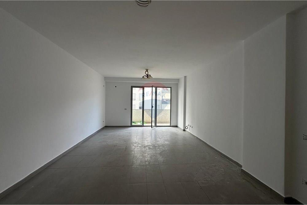 Na zona do kinostudio, oferecemos um apartamento à venda de tipologia 2+1. (4)